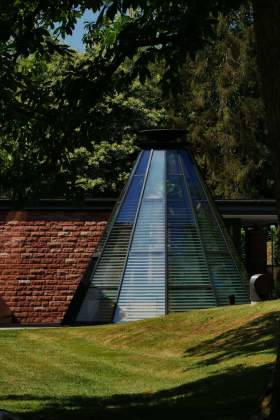 Die Lounge der Villa René Lalique · Bar im Elsass