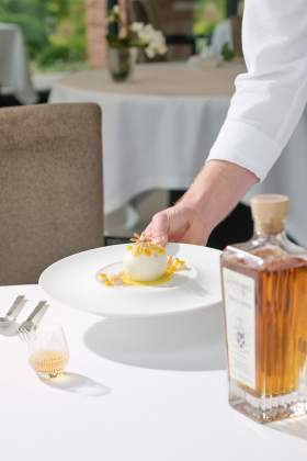 Villa René Lalique · Relais & Châteaux Alsace - Restaurant Gastronomique 2 étoiles au Guide Michelin - Jonathan Bunel Dessert - Cuisine de Saison - Savarin Ecossais