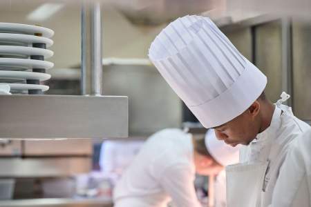 Equipe de cuisine de la Villa René Lalique