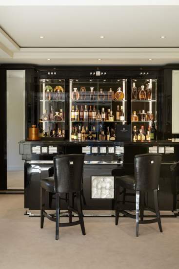 Die Lounge der Villa René Lalique · Bar im Elsass